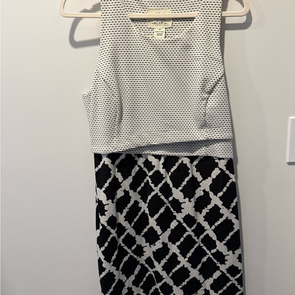 Chic Black and White Patterned Skirt